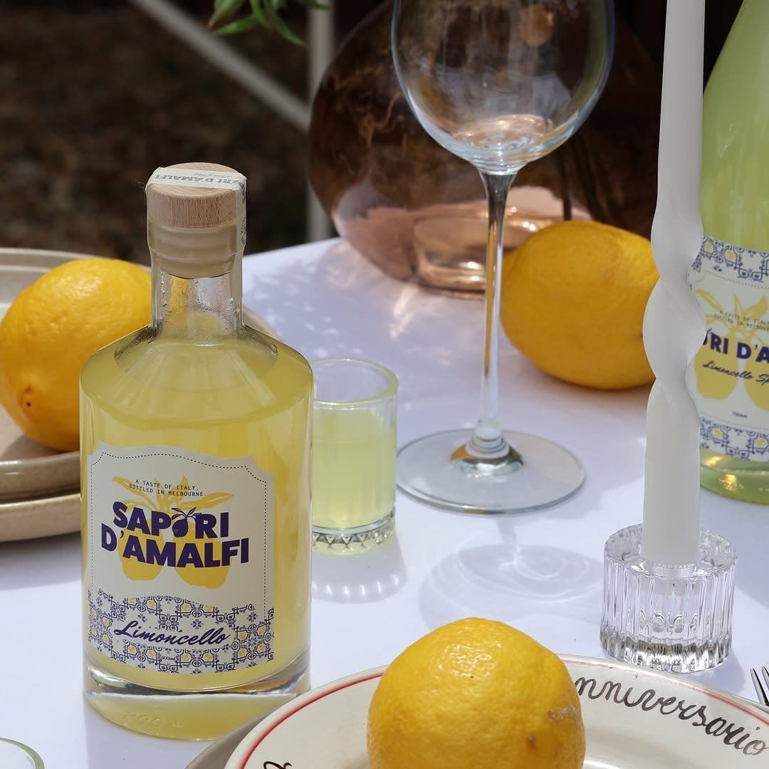 Sapori d'Amalfi limoncello with lemons